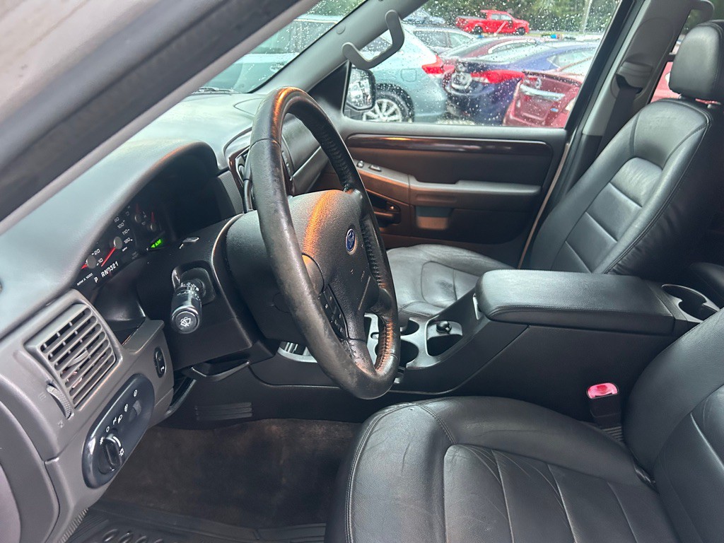 2005 Ford Explorer Image 15
