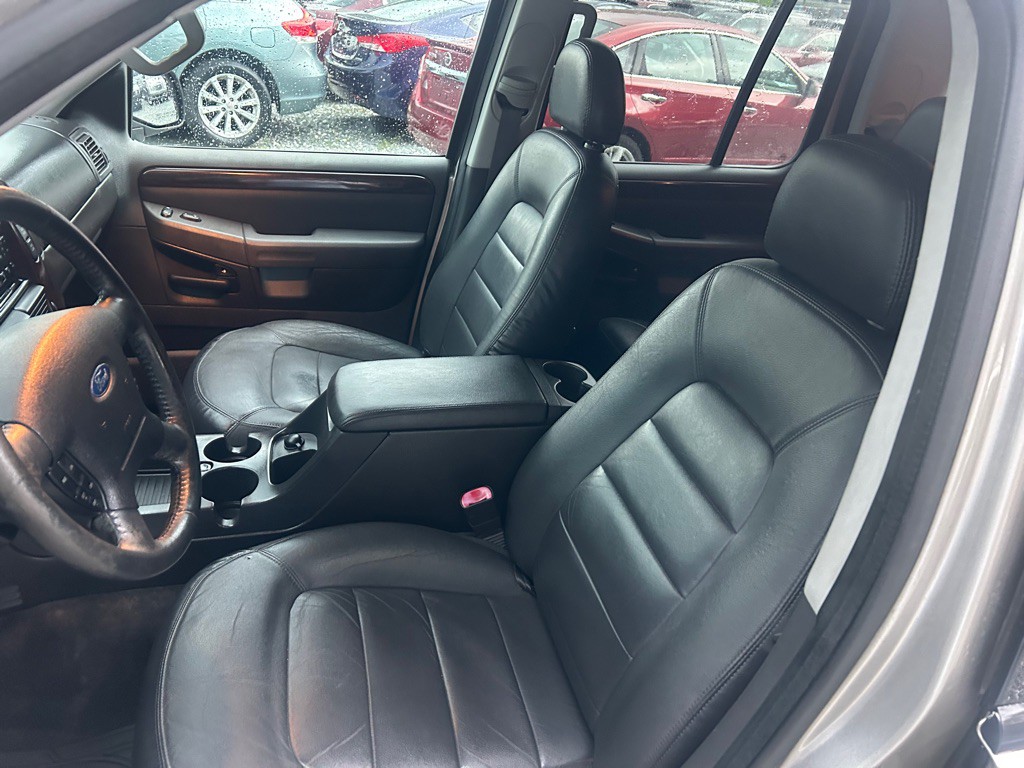 2005 Ford Explorer Image 16