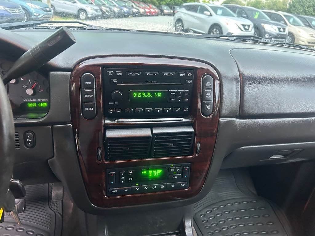 2005 Ford Explorer Image 17