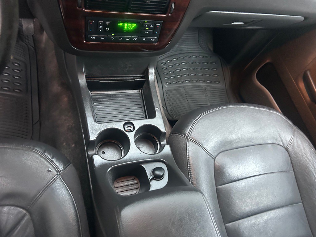 2005 Ford Explorer Image 18