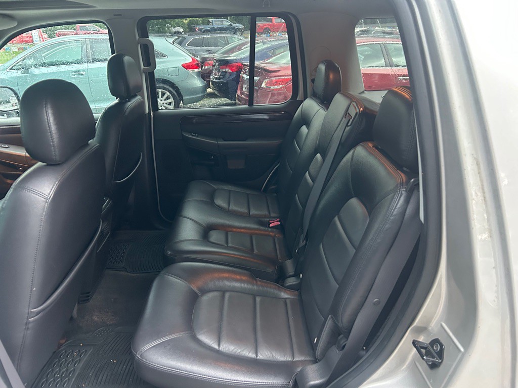 2005 Ford Explorer Image 22