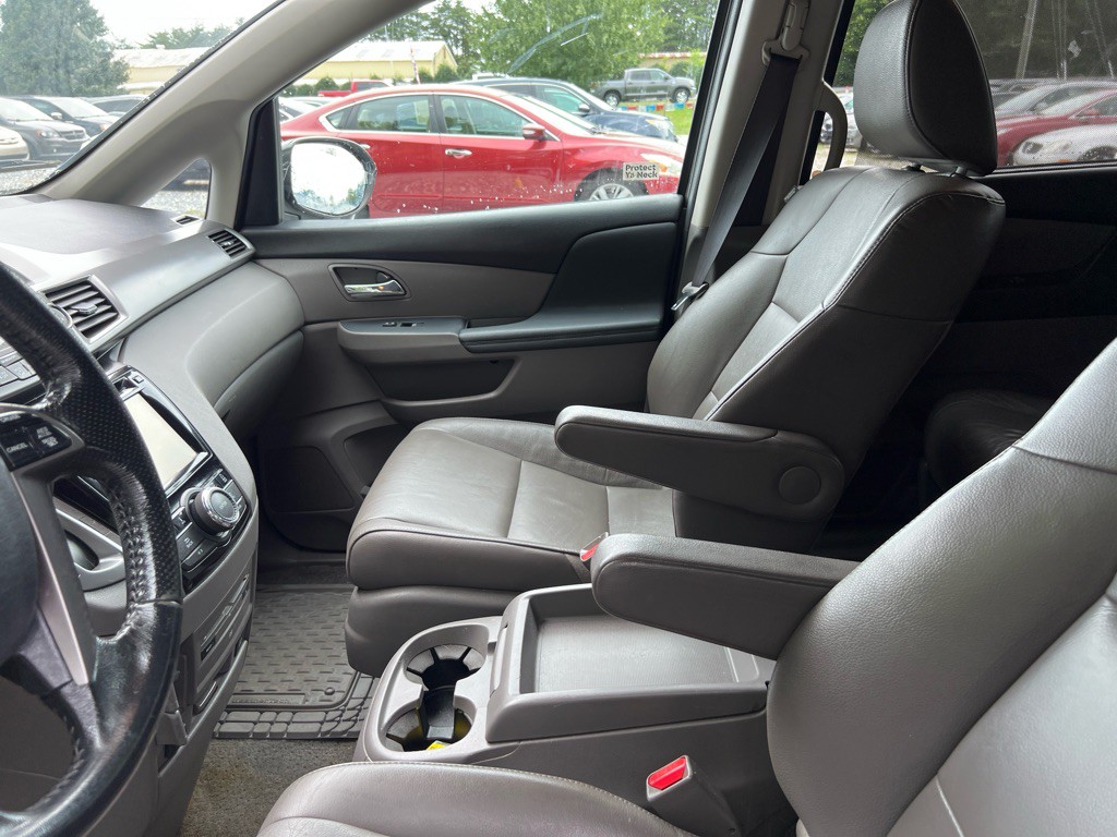 2015 Honda Odyssey Image 14