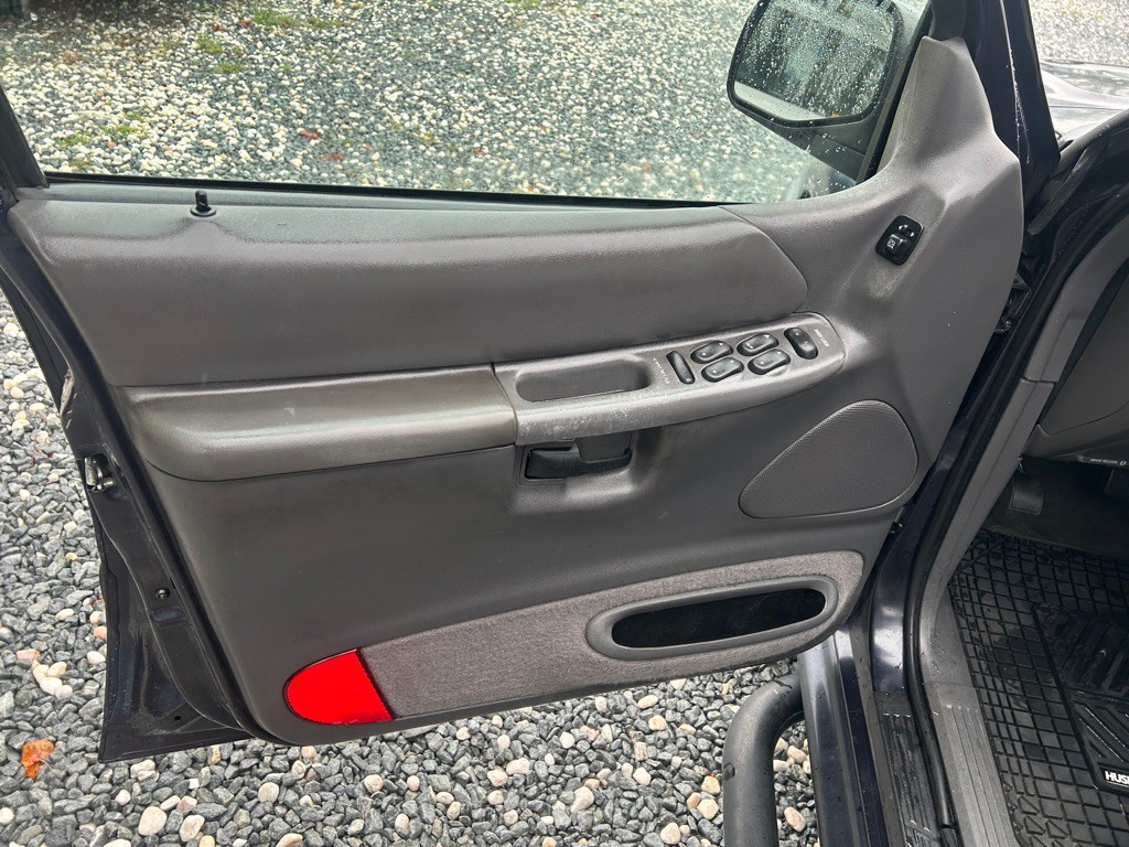 1999 Ford Explorer Image 11