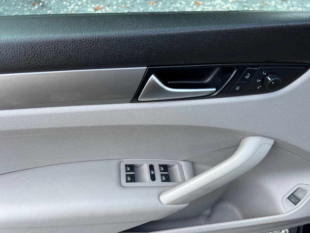 2014 Volkswagen Passat Image 11