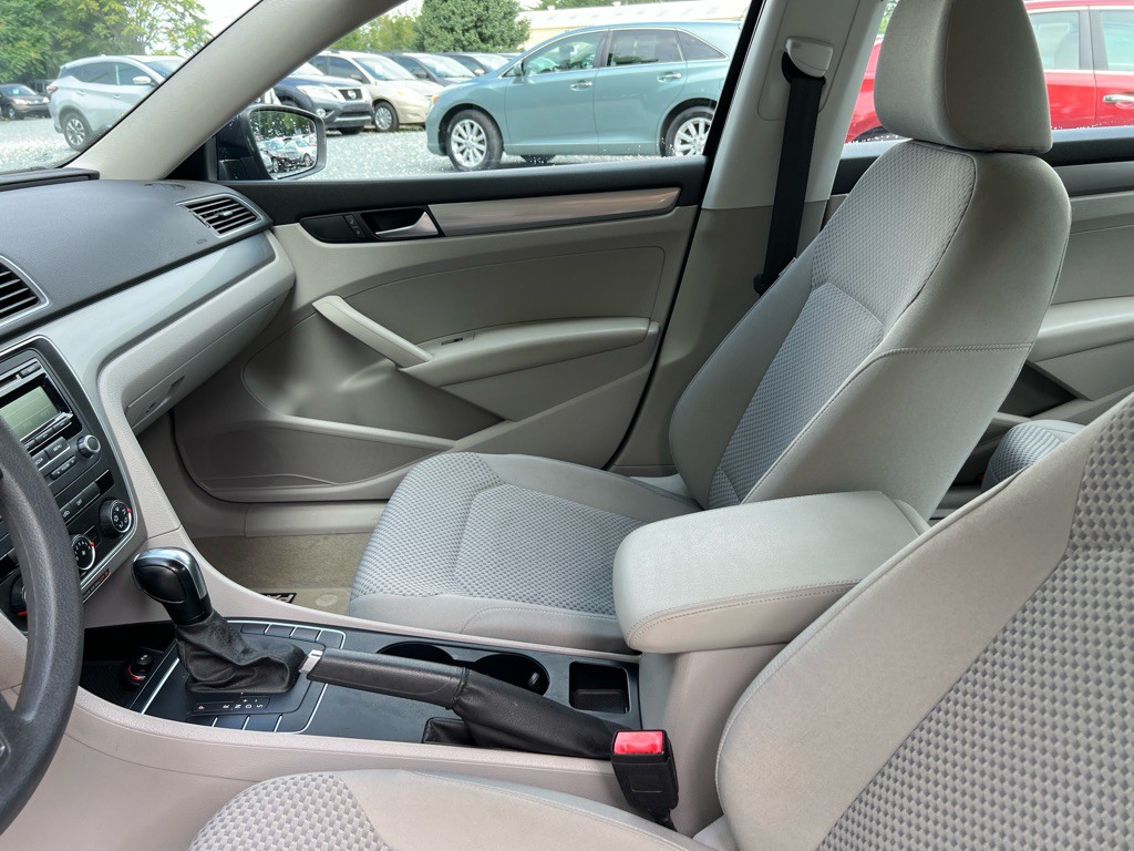 2014 Volkswagen Passat Image 13