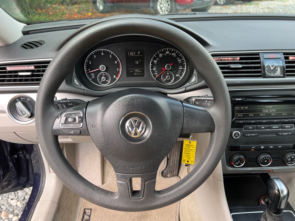 2014 Volkswagen Passat Image 14