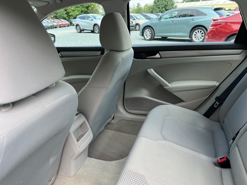 2014 Volkswagen Passat Image 18