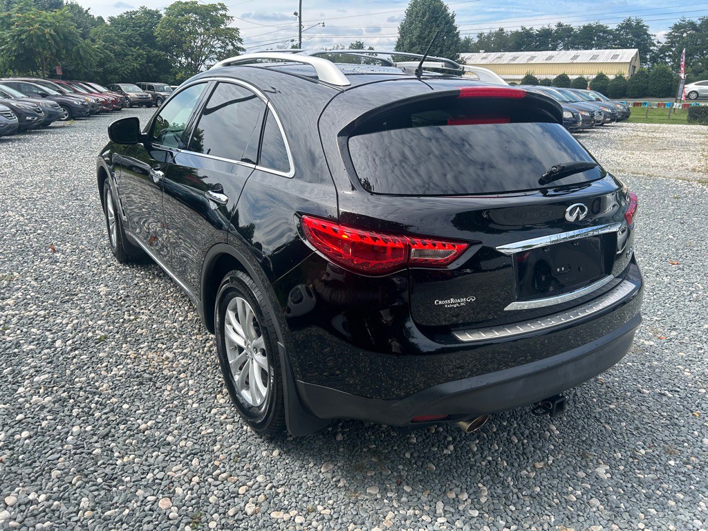 2017 INFINITI QX70 Image 3