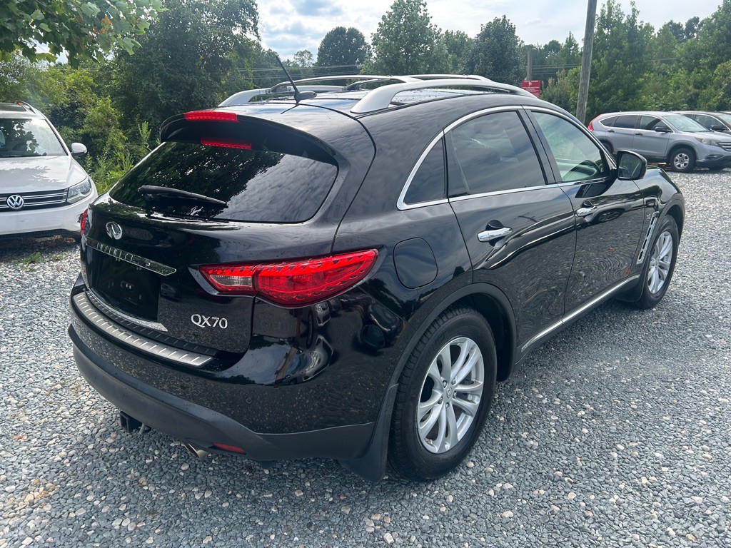 2017 INFINITI QX70 Image 5