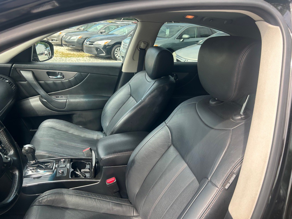 2017 INFINITI QX70 Image 13