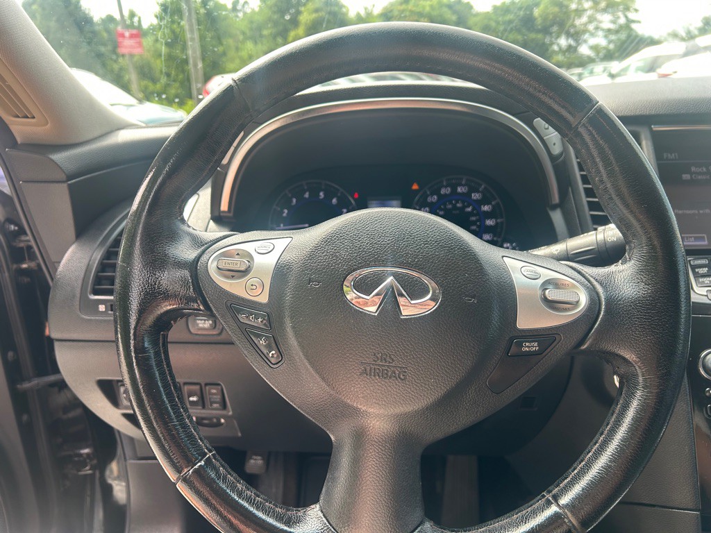 2017 INFINITI QX70 Image 14