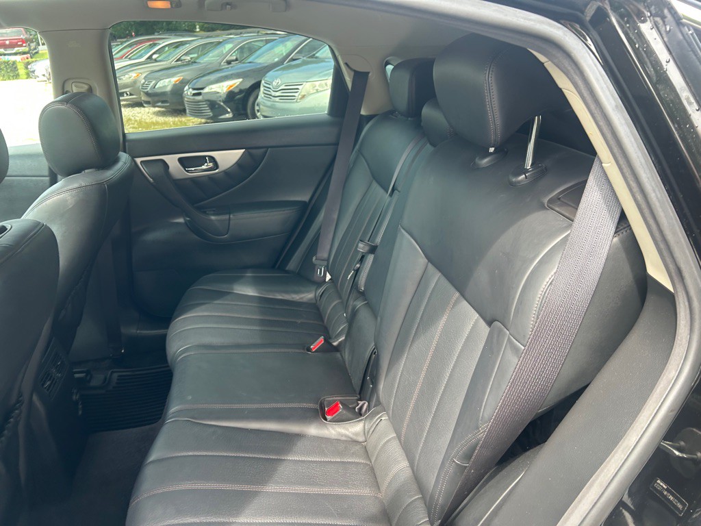 2017 INFINITI QX70 Image 22