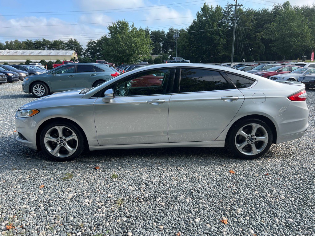 2016 Ford Fusion Image 2
