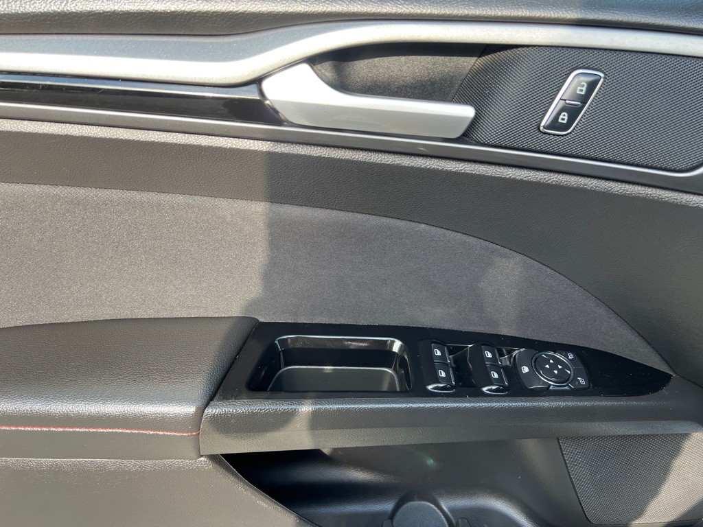2016 Ford Fusion Image 11