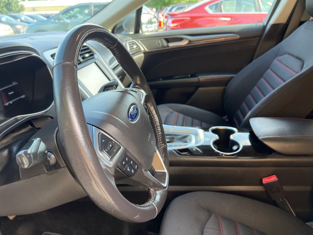 2016 Ford Fusion Image 12