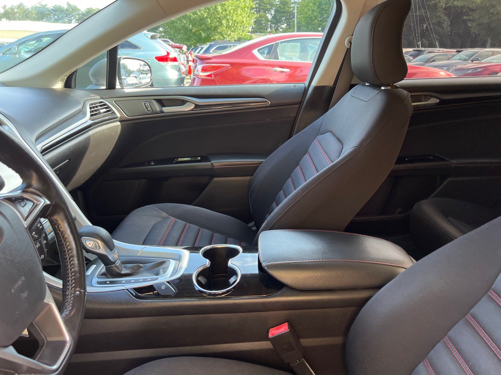 2016 Ford Fusion Image 13