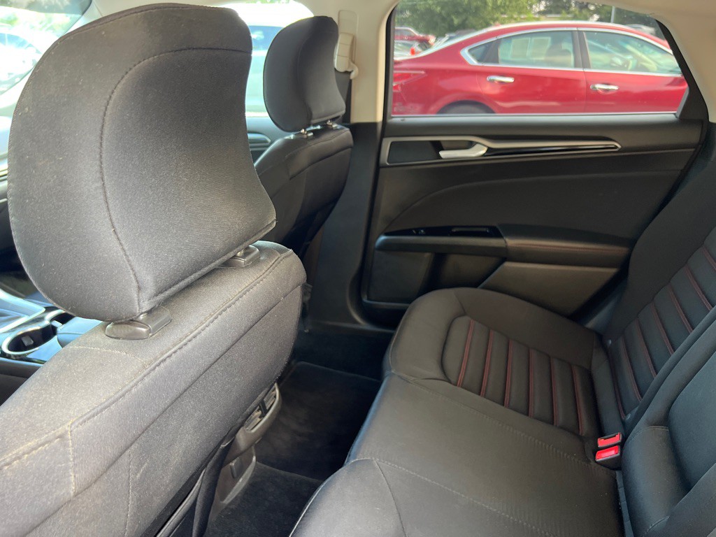 2016 Ford Fusion Image 19