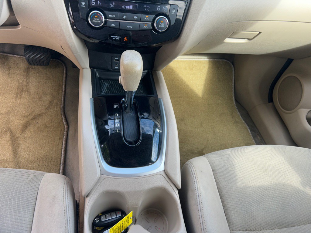 2015 Nissan Rogue Image 16