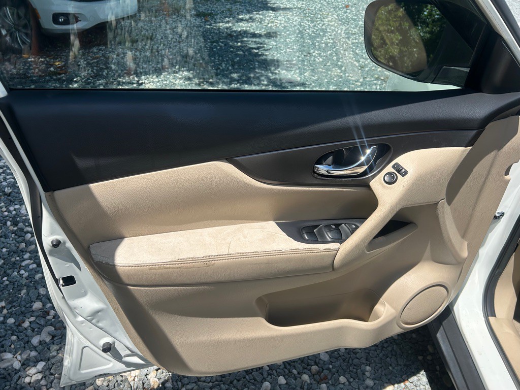 2015 Nissan Rogue Image 11