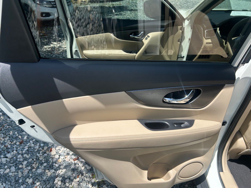 2015 Nissan Rogue Image 18
