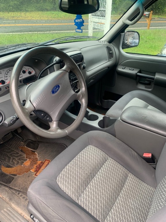 2004 Ford Explorer Image 1