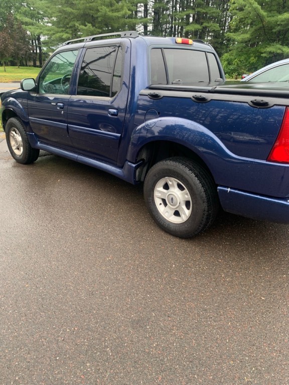 2004 Ford Explorer Image 2