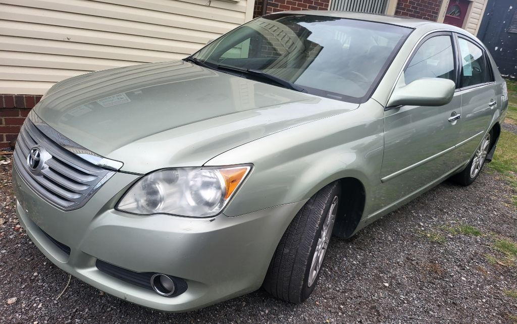 2010 Toyota Avalon Image 2