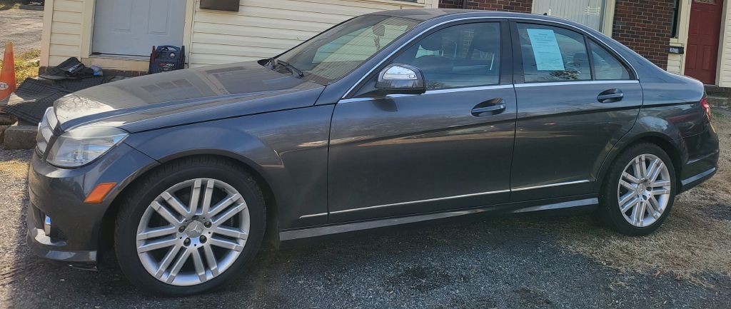 2009 Mercedes-Benz C-Class Image 2