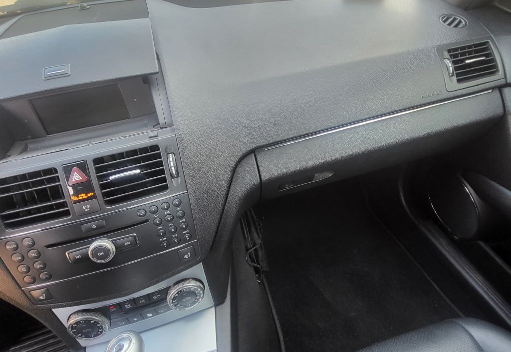 2009 Mercedes-Benz C-Class Image 6