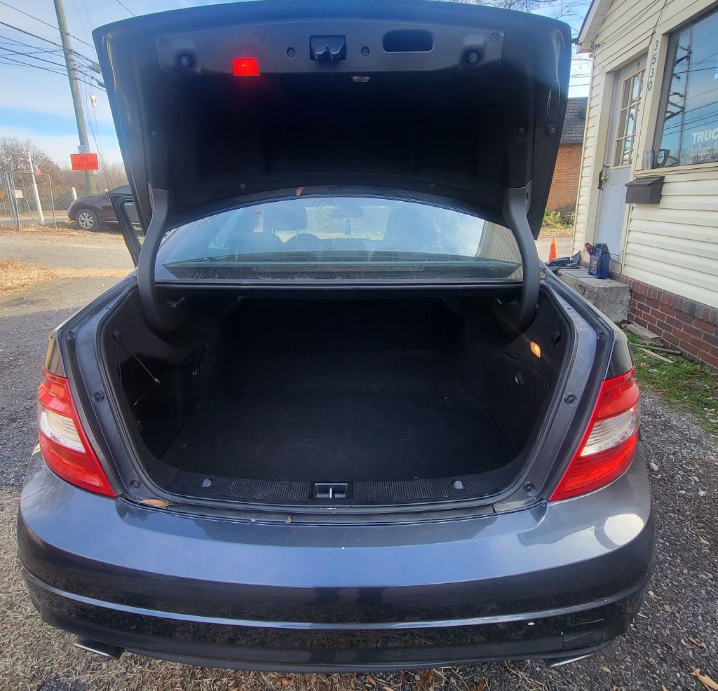 2009 Mercedes-Benz C-Class Image 9