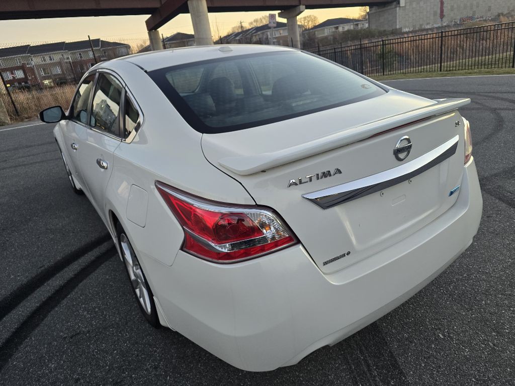 2013 Nissan Altima Image 9