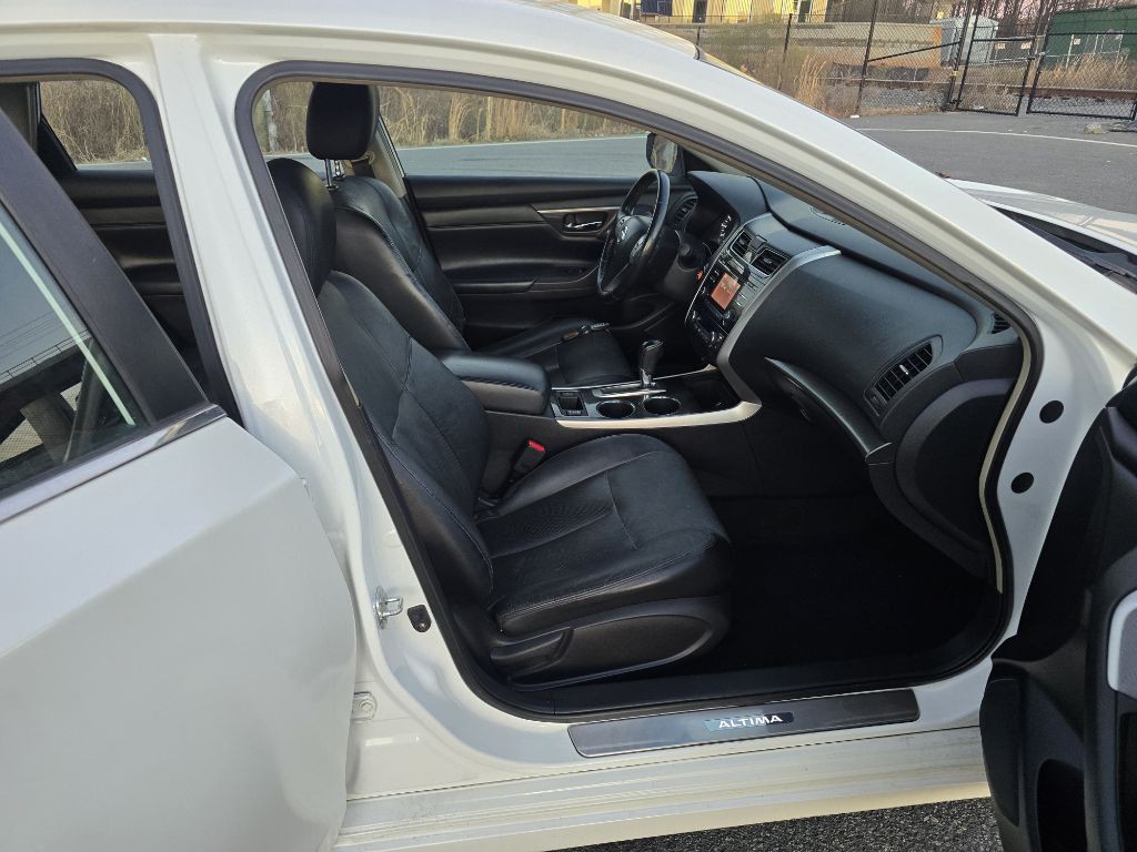 2013 Nissan Altima Image 10