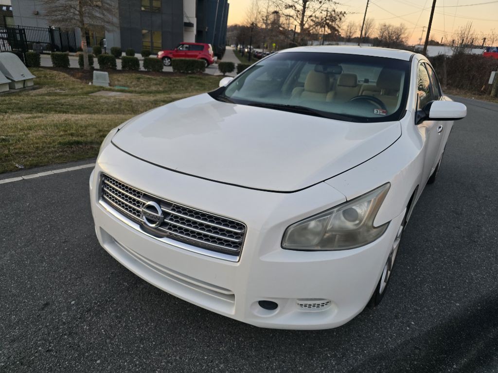 2011 Nissan Maxima Image 1