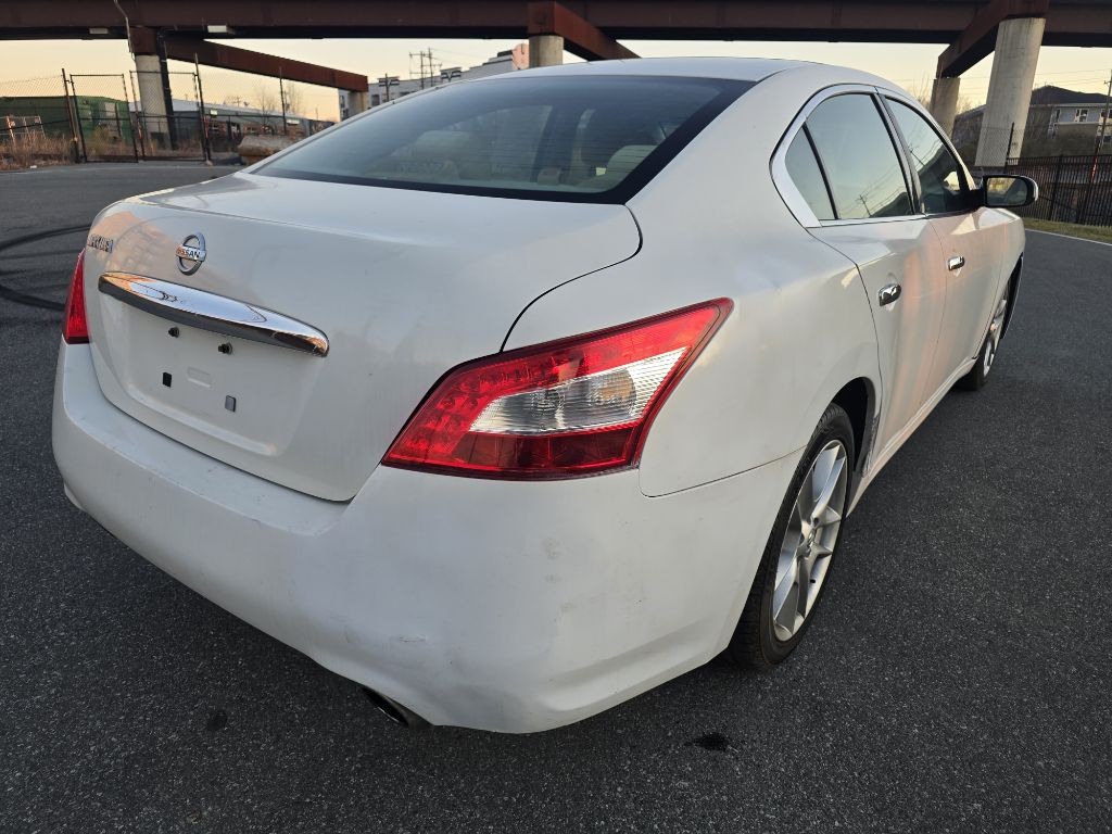 2011 Nissan Maxima Image 10