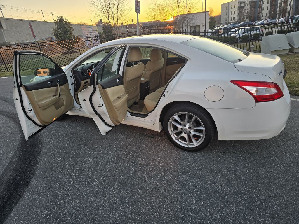 2011 Nissan Maxima Image 20