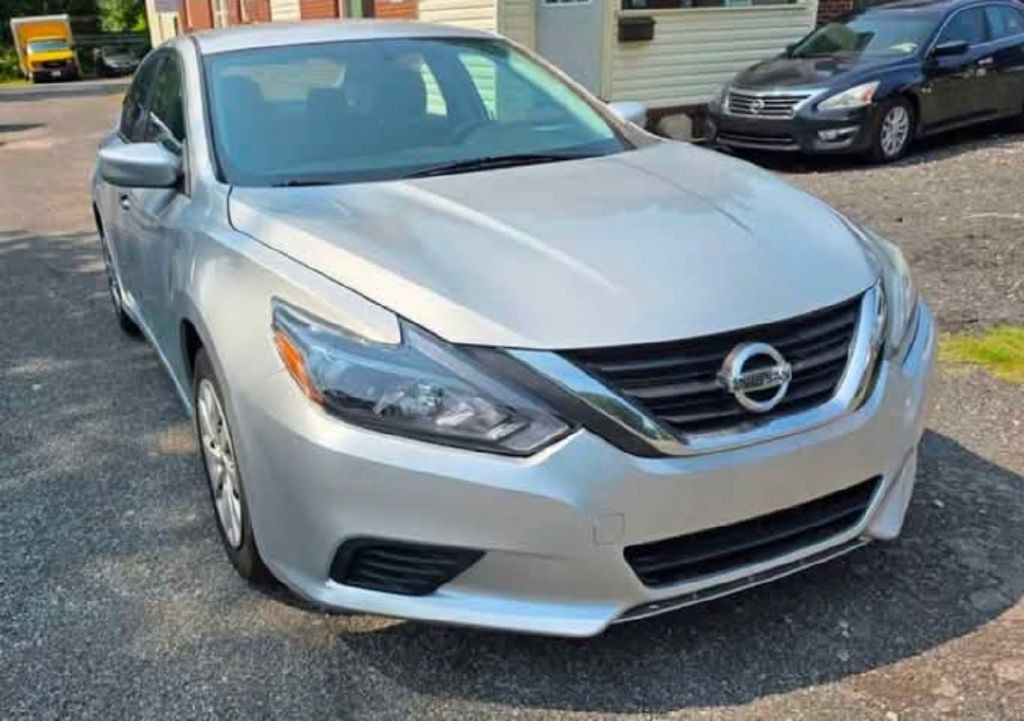 2016 Nissan Altima Image 1