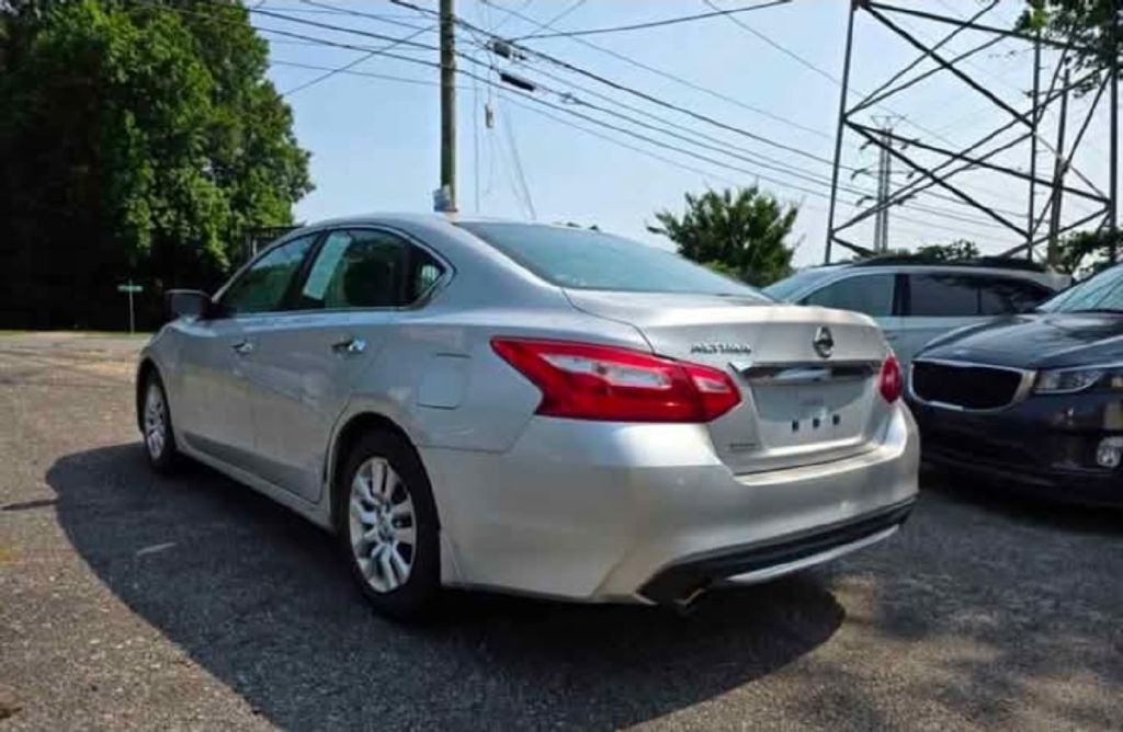 2016 Nissan Altima Image 5