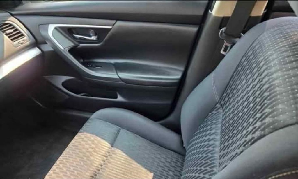 2016 Nissan Altima Image 8