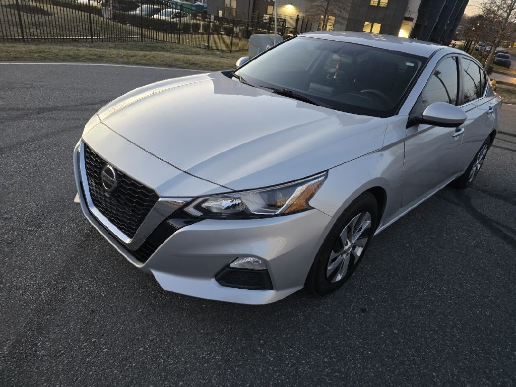 2020 Nissan Altima Image 2