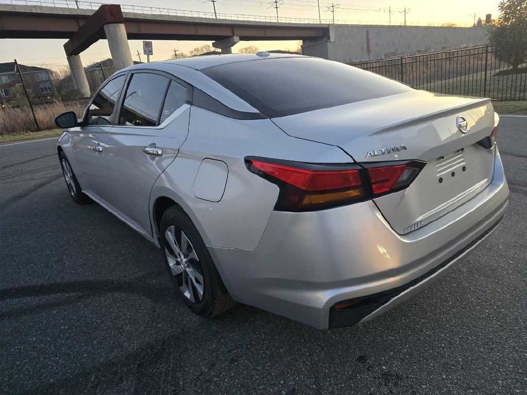 2020 Nissan Altima Image 8