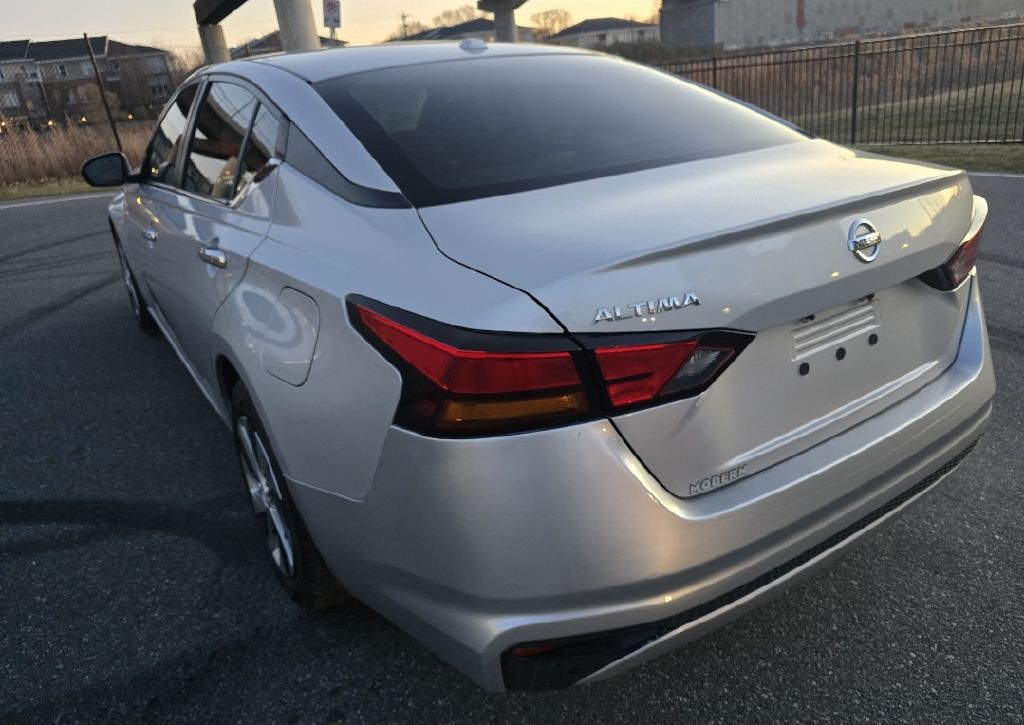 2020 Nissan Altima Image 9