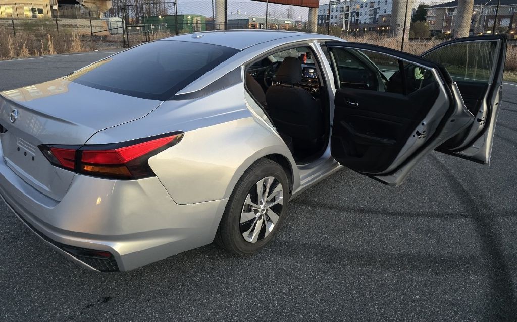 2020 Nissan Altima Image 12