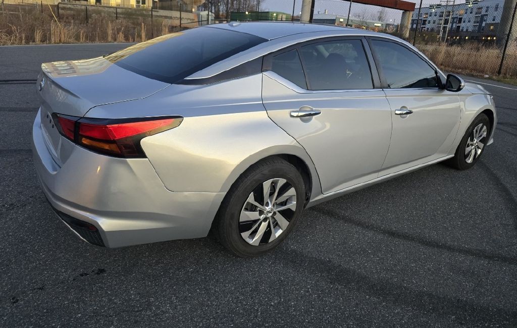 2020 Nissan Altima Image 13