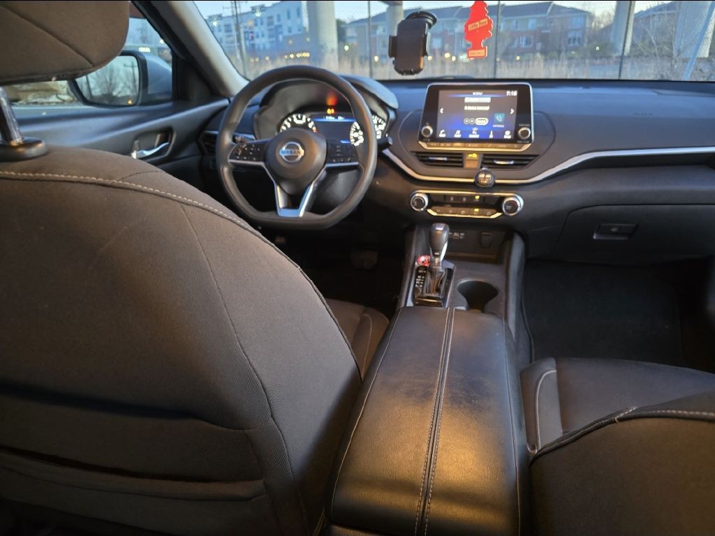 2020 Nissan Altima Image 14