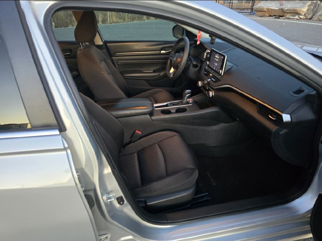 2020 Nissan Altima Image 15