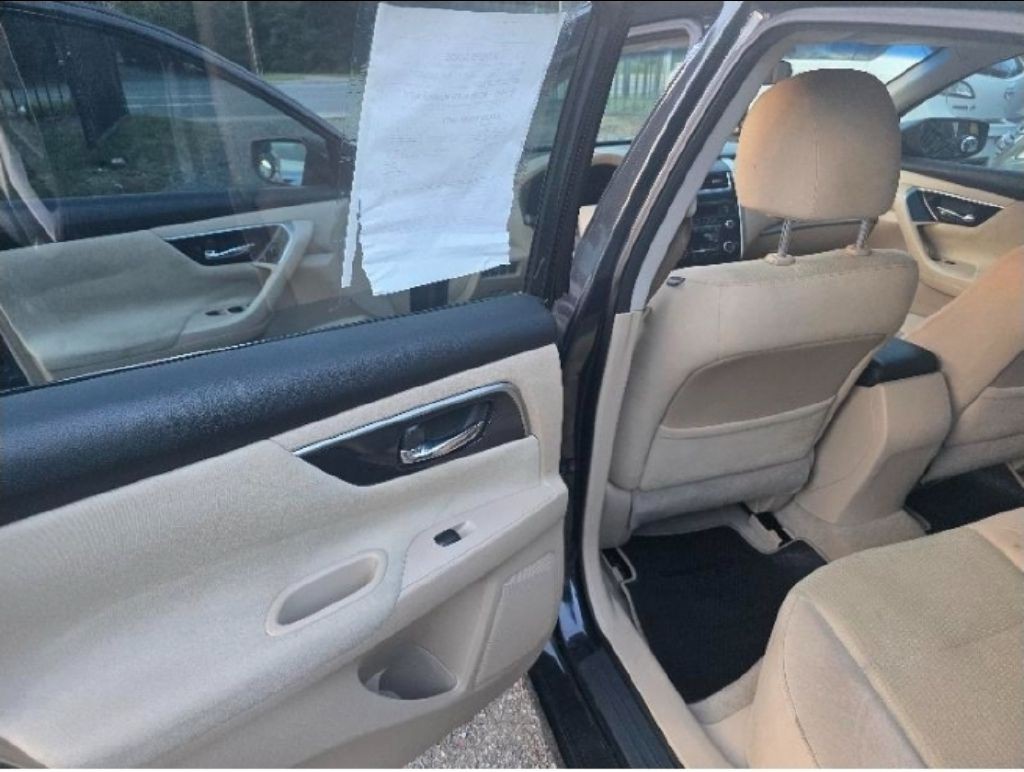 2017 Nissan Maxima Image 2