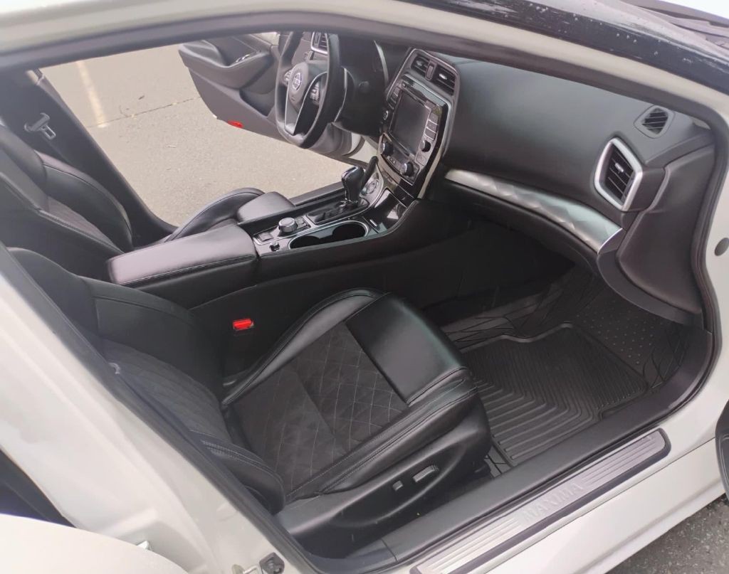 2017 Nissan Maxima Image 8