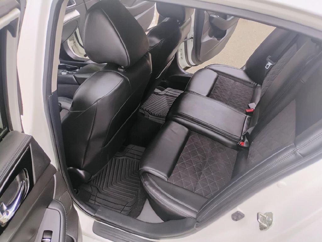 2017 Nissan Maxima Image 10