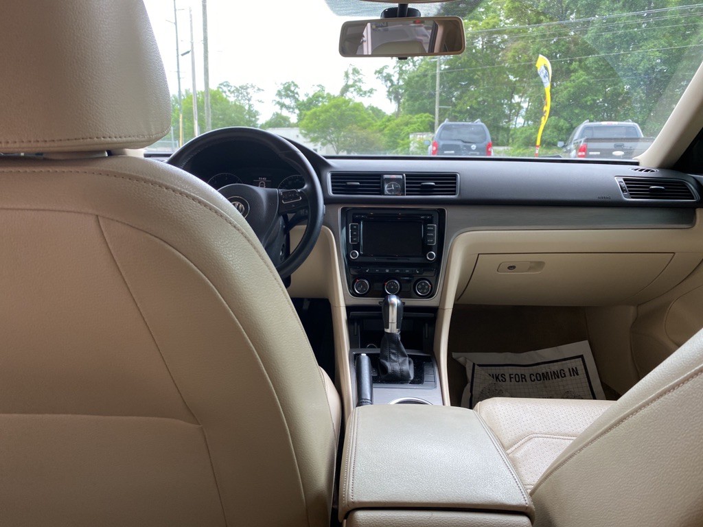 2015 Volkswagen Passat Image 6