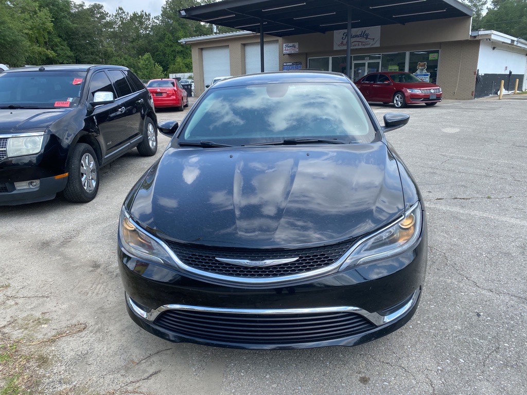 2017 Chrysler 200 Image 1